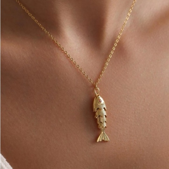 18K Fortune Fish Necklace - Picture 4 of 5